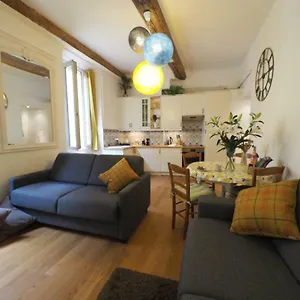  Apartment 2 Bedroom Old Town Centre Frankreich