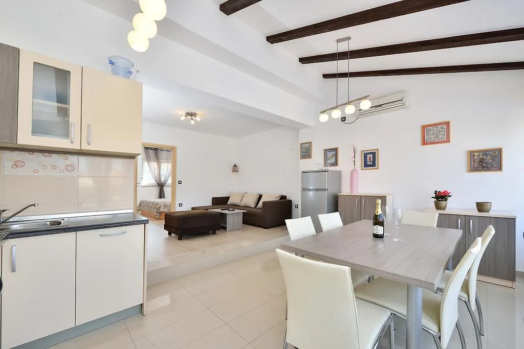 Apartments Nika & Karla Bibinje